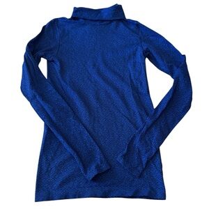 Athleta blue and black patterned turtleneck long sleeve women’s size XS